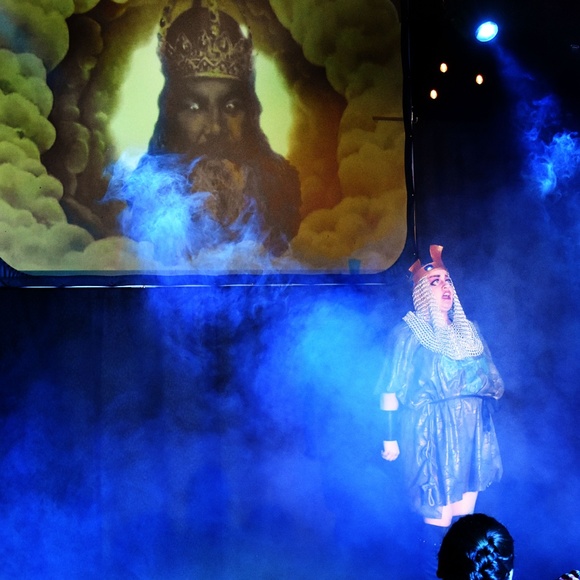 Kate E. Gaga ; pole, burlesque, queerness. - Picture 8 of 8